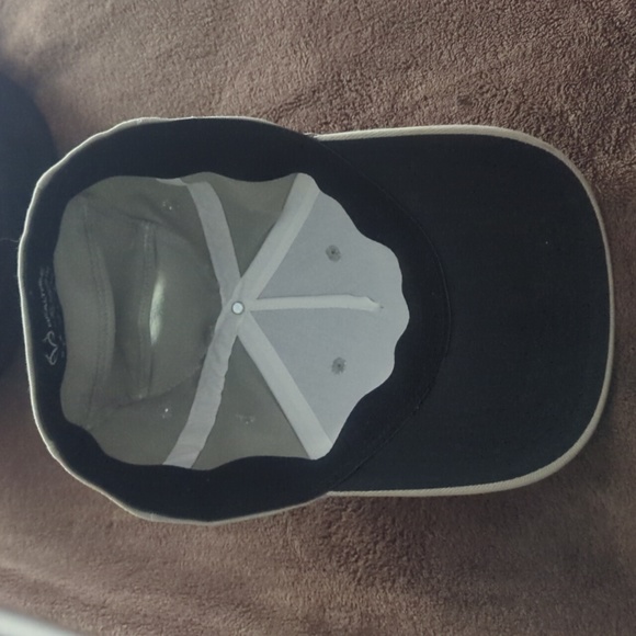 Realtree Fishing Hat Fitted with ponytail flaps 🎣 - Picture 6 of 6